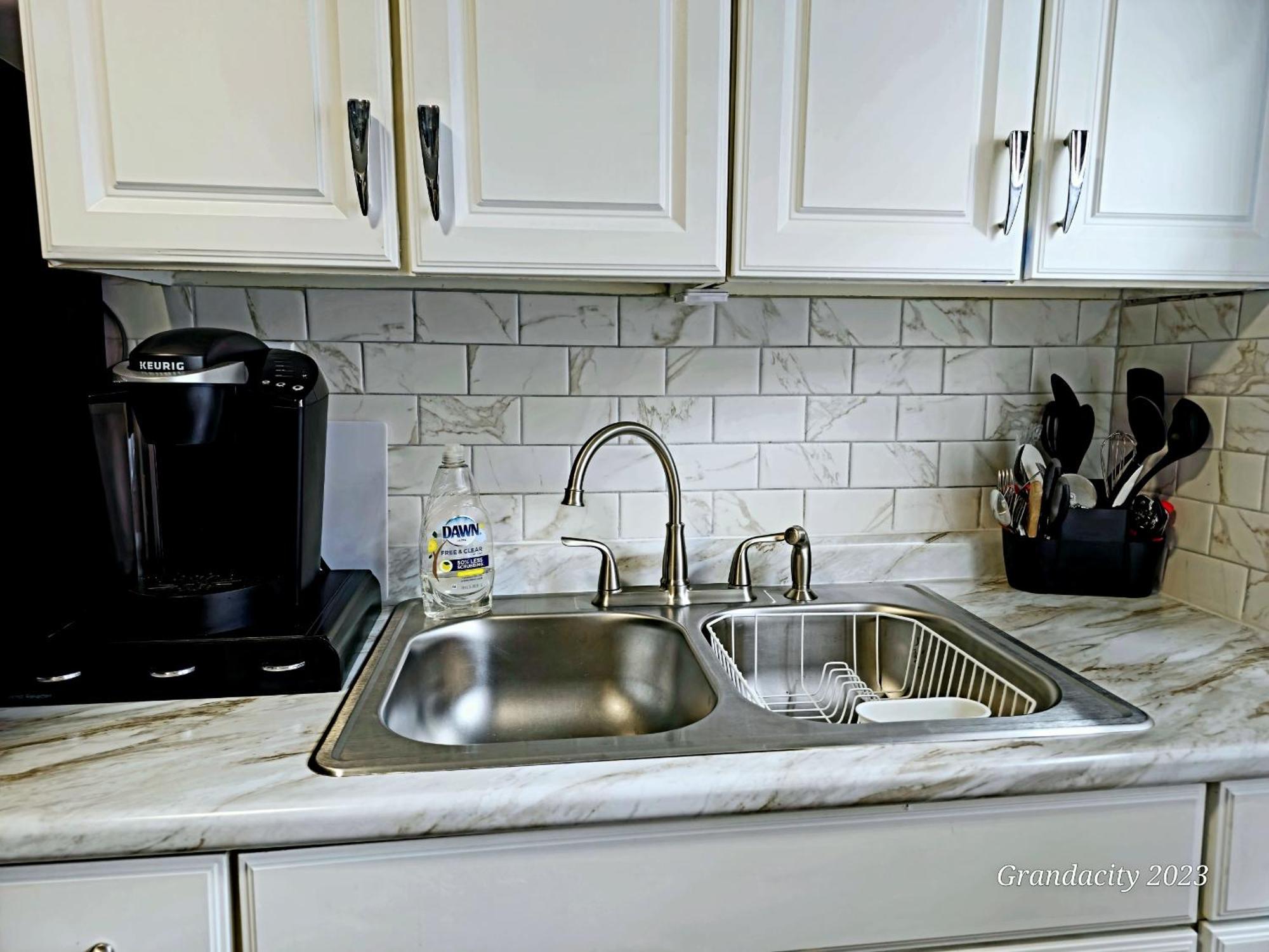 Lovely! Near Cleve Clinic/uh/cwru/dwntwn W/porch