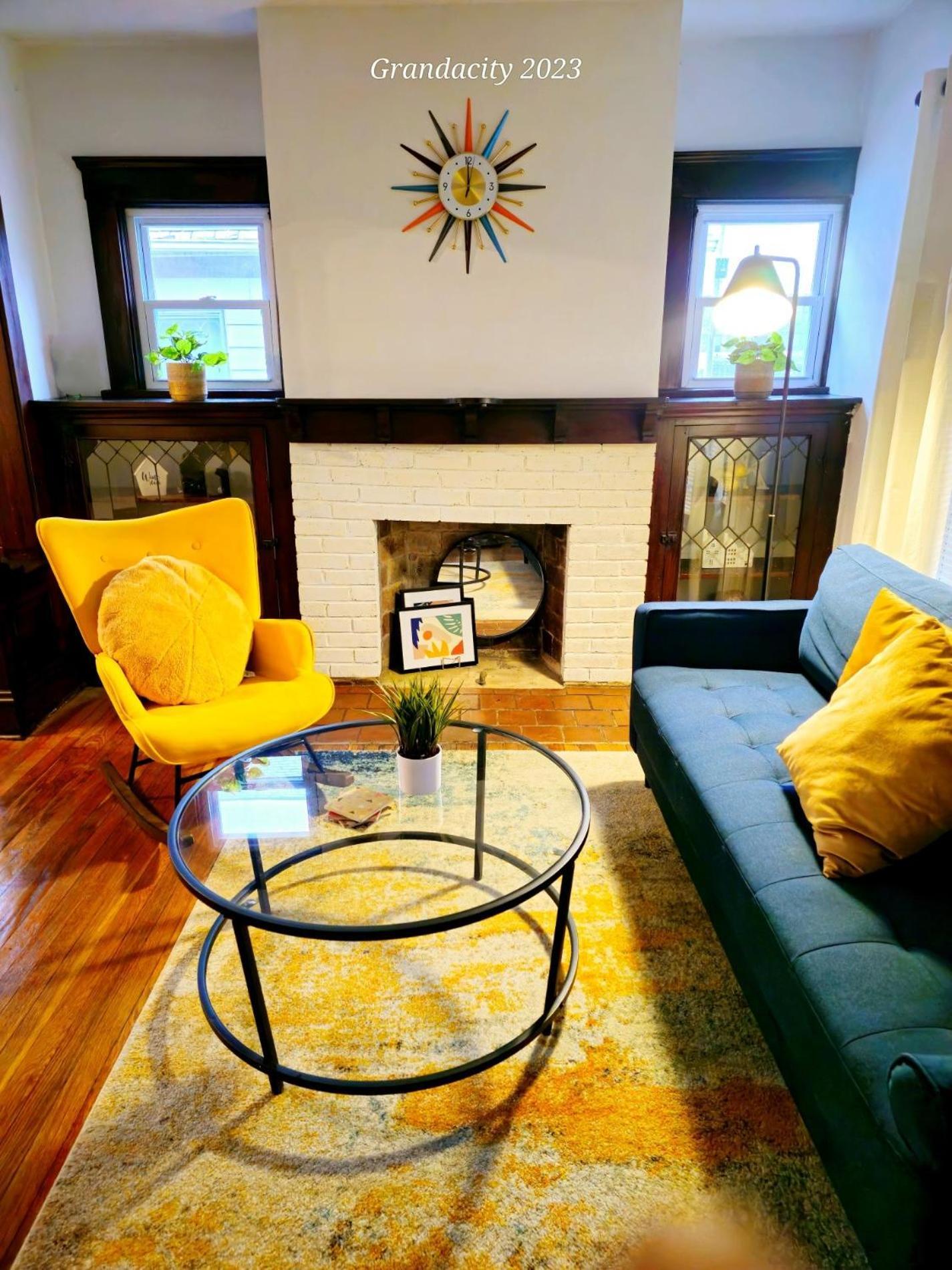 Holiday home Lovely! Near Cleve Clinic/uh/cwru/dwntwn W/porch
