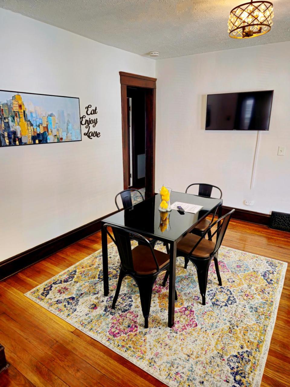 Lovely! Near Cleve Clinic/uh/cwru/dwntwn W/porch Holiday home *